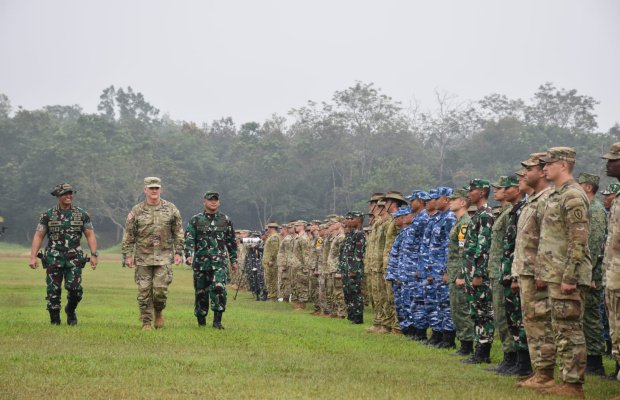 Foto: Panglima TNI Jenderal Andika Perkasa bersama Komandan USARPAC Jenderal Charles A Flynn.