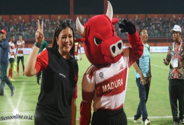 Foto: Annisa Zhafarina Qosasi dan Madrudji si Maskot 