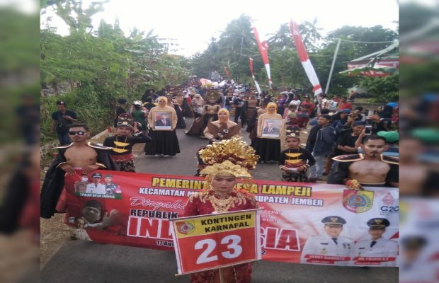 Foto: Kades, Ibu Kades bersama warga meriahkan Hari Ulang Tahun (HUT)  Kemerdekaan RI ke-77