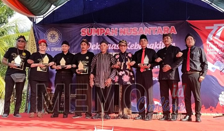 Foto : Dadang R Wicaksono ketua panitia (kiri) usai deklarasi Jawa Dwipa Nusantara dan Sumpah Nusantara