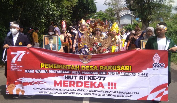 _Foto: Karnaval berlangsung di Terminal Pakusari, Jember._