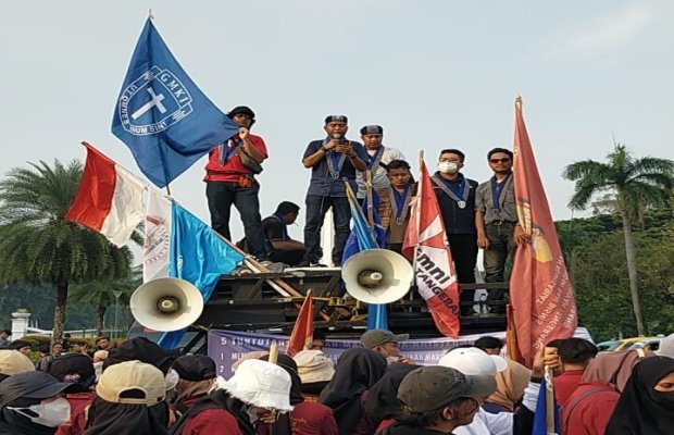 Foto: Aksi GMKI di Patung Kuda Jakarta Pusat