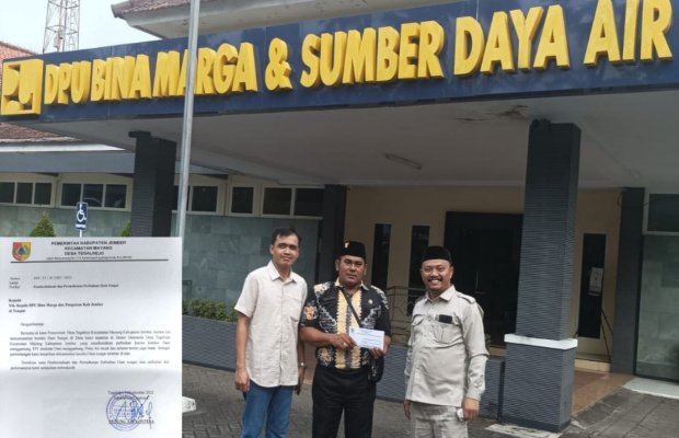 _Foto: Kades Tegalrejo, Nunung bersama salah satu DPRD jember._