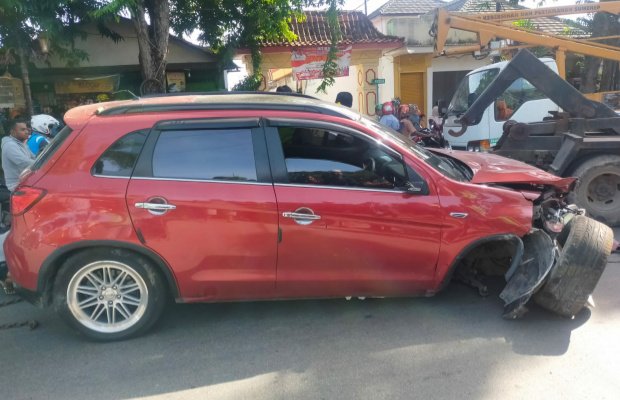 Foto: Mobil Oknum Hakim yang nyaris menewaskan seorang bidan di Sumenep