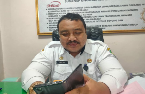 Foto: Kepala Dinsos P3A Sumenep, Drs. Achmad Dzulkarnain, MH.