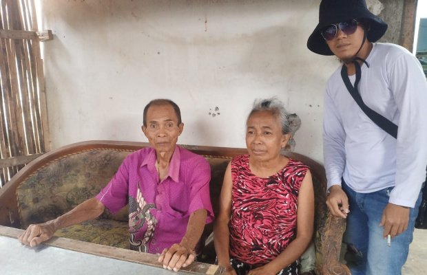 _Foto: Sumiati bersama suami saat dikonformasi awak media_ 