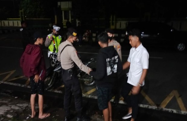 Foto : pemeriksaan dan pemberian imbauan