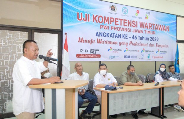 Foto: Ketua PWI Jatim, Luthfil Hakim, saat memberi sambutan