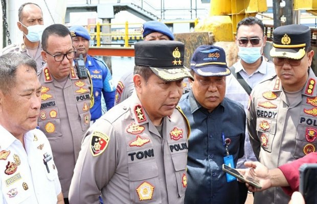 Foto: Kapolda Jawa Timur, Irjen Pol Toni Harmanto bersama sejumlah pejabat utama Polda Jawa Timur.