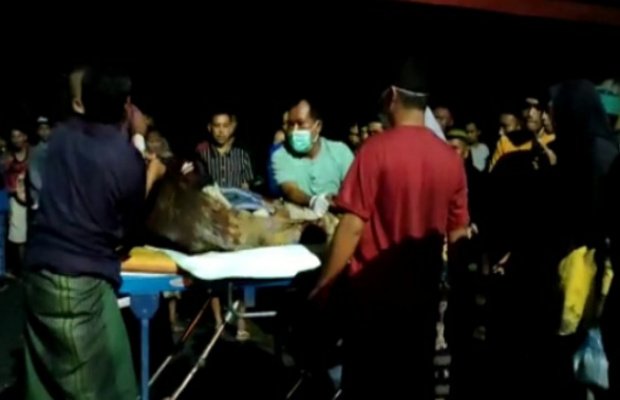 Foto:  saat korban dilarikan ke Puskesmas gumukmas
