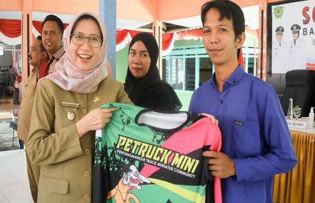 Foto : Wabup Lumajang Indah Amperawati di acara sosialisasi