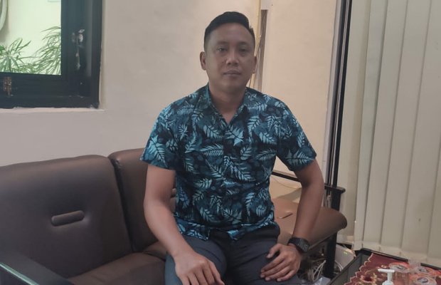 Foto: Kanit Registrasi dan Identifikasi Satlantas Polres Sumenep Ipda Aris Wibawa saat ditemui di Kantor Samsat Sumenep