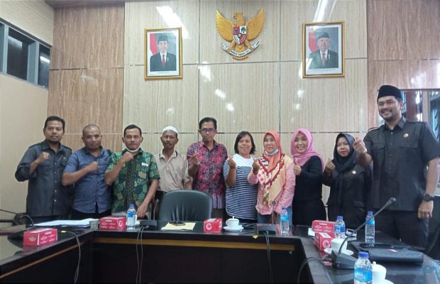 Foto: DPRD Jember bersama Warga Desa Sukosari