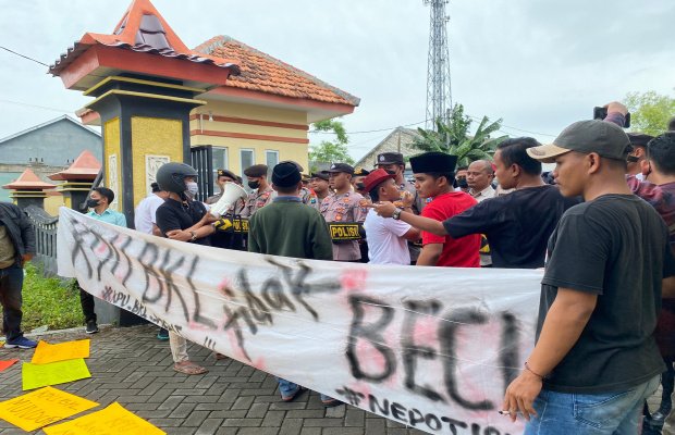 Foto : Demonstrasi
