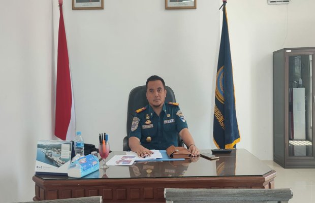 Foto: Taufik Kurrahman, Kepala Kesyahbandaran dan Otoritas Pelabuhan  (KSOP) Kelas V Kalianget  saat ditemui di ruang kerjanya