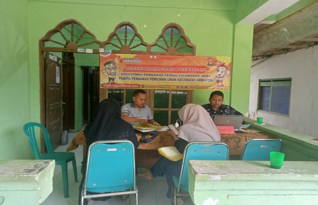 Foto: Panitia pengawas pemilu kecamatan saat melakujan tes calon pengawas pemilu kelurahan/desa