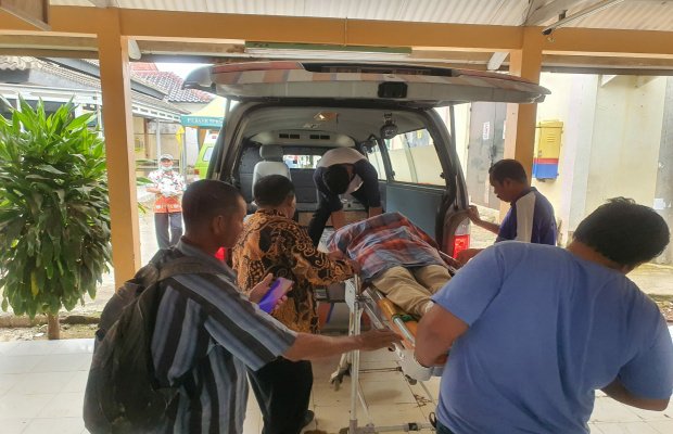 Foto: Korban saat dievakuasi
