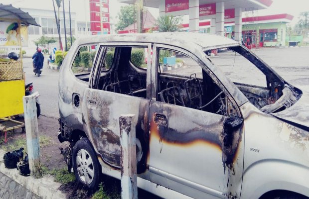 Foto : penampakan mobil usai api dipadamkan