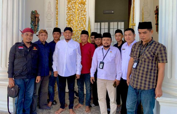 Foto: Bupati Achmad Fauzi usai di coklit oleh Pantarlih Desa Torbang didampingi KPU, PPK Batuan dan PPS