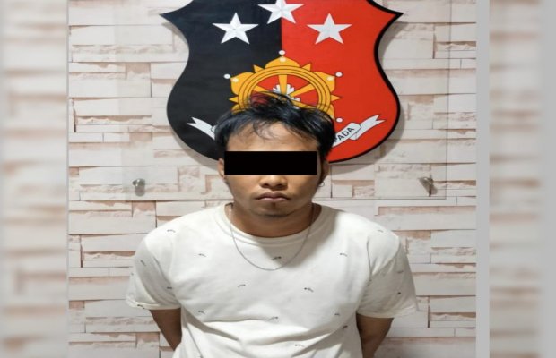 foto: tersangka dan barang buktinya saat berada di Mapolsek Krembangan Surabaya 