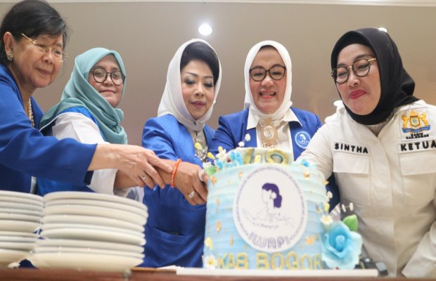 Foto: Suasana saat pemotongan kue ulang tahun