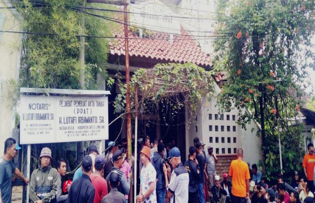 Foto : suasana tepat di depan kantor Notaris Lutfi Irbawanto Irbawanto S.H