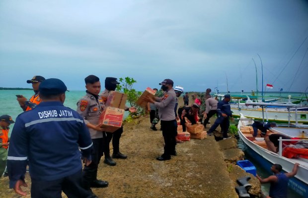 Foto: Bantuan Bahan Pangan Pemprov Jatim setiba di Masalembu