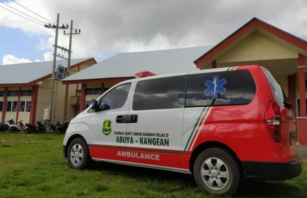 Foto: Tampak mobil Ambulance didepan RSUD Abuya Kangean 