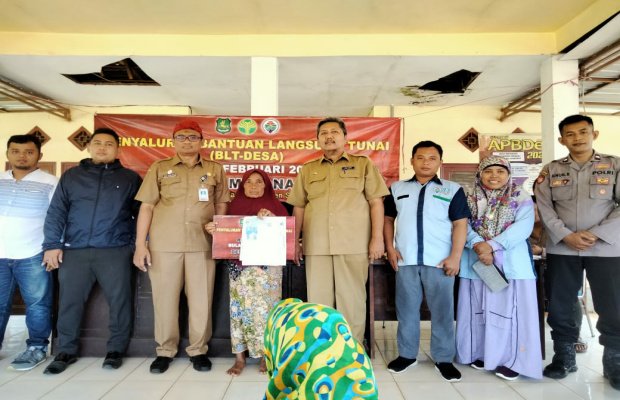 Foto: Penyaluran BLT-DD Triwulan 1 di Desa Matanair, Kecamatan Rubaru, Kabupaten Sumenep.