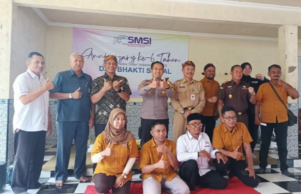 Pengurus dan anggota SMSI foto bersama Forkopimda Sumeneo