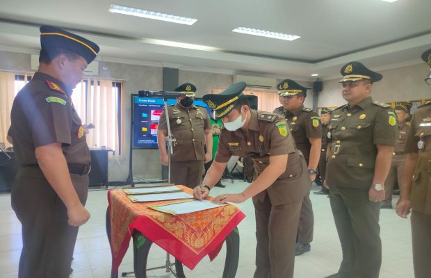 Foto: Penandatanganan Sertijab di Kejaksaan Negeri Sumenep