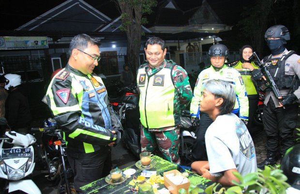 Foto : patroli gabungan TNI-POLRI