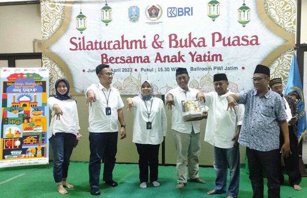 Foto: PWI Jatim – BRI Saat Silaturahmi dan Buka Bersama Anak Yatim