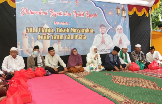 Foto: Wakil Bupati Sumenep, Ny. Hj. Dewi Khalifah diacara safari ramadhan 