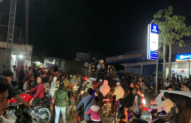 Foto: Suasana takbir keliling sekelompok pemuda di Kecamatan Waru Pamekasan