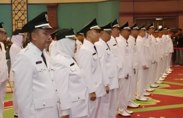 Foto: Pelantikan Kades terpilh di gedung tegar beriman