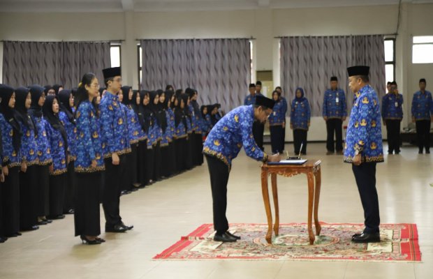 Foto:  Suasana pelantikan ratusan PNS di Aula PB Soedirman Jember