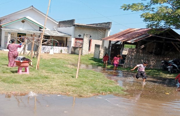 Foto: Suasana Kampung Tapakerbau Saat Dilanda Banjir Rob