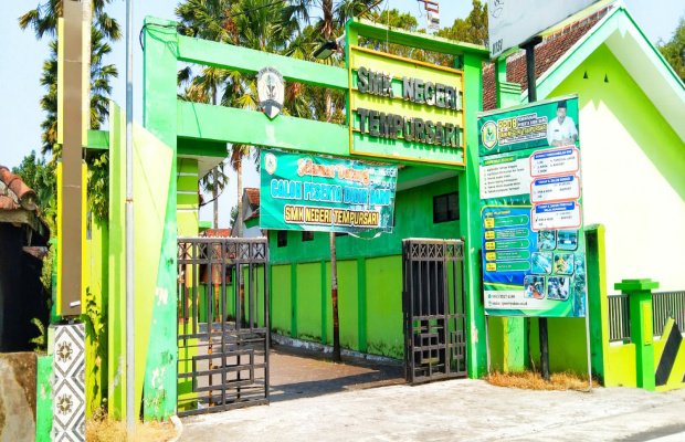 Foto : SMKN Tempursari nampak dari depan