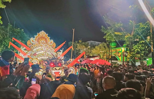 Foto: Semarak Parade Musik Tong-tong di Sumenep, Sabtu (10/06/2023) malam.