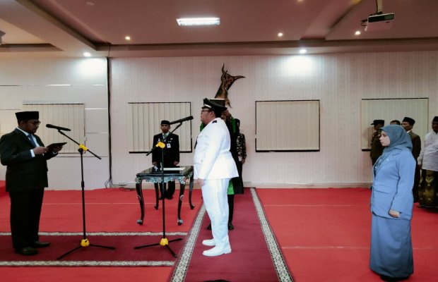 Foto: Bupati Sumenep Achmad Fauzi Melantik Kades PAW Mohammad Salehuddin Farisi, Desa Bakeong, Kamis (15/06/2023) di Aula Al-Qarya DPMD Sumenep