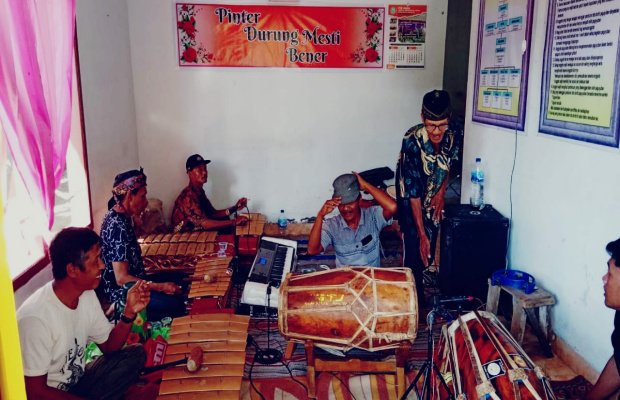 Foto : Mustiko Laras saat menggelar latihan di sanggar
