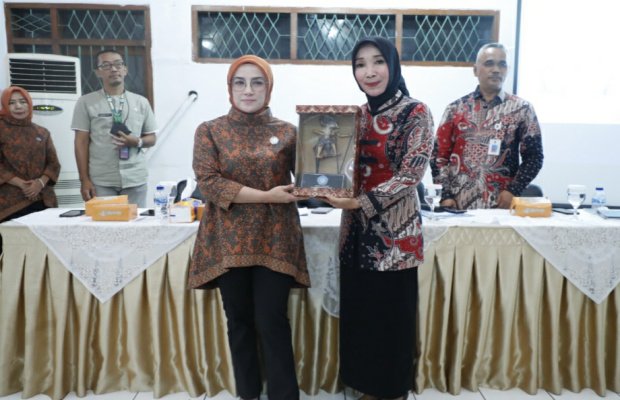 Foto: Ketua TP-PKK Kabupaten Bogor Halimtusadsiyah Iwan