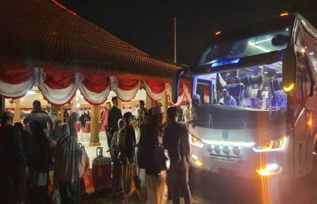 Foto : Kedatangan Jamaah Haji Probolinggo Kloter Tambahan