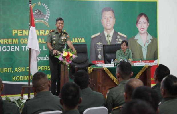 Foto : Danrem 083/Bdj saat menyampaikan pesan