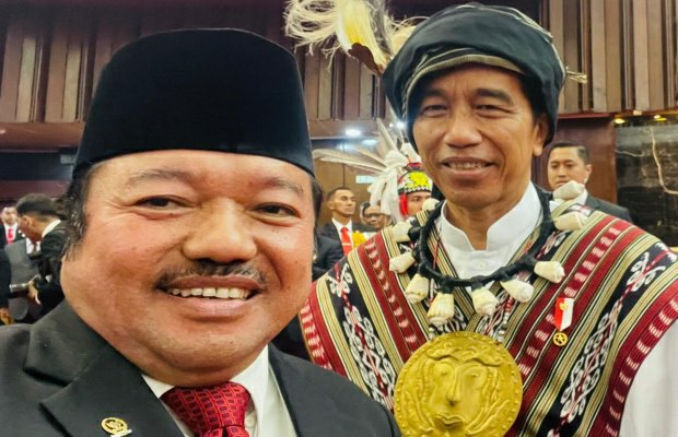 Foto: Presiden Jokowi dan Idris Laena