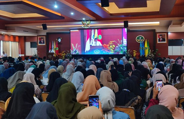 Foto: Bupati Sumenep saat memberi sambutan dalam Kuliah umum Pembinaan Ideologi Pancasila bagi Mahasiswa dan Sarasehan Program Perlindungan Saksi dan Korban berbasis komunitas