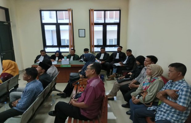 Foto: Para Saksi Kasus Korupsi Pembangunan Gedung Dinkes Sumenep saat menghadiri sidang di PN Tipikor Surabaya