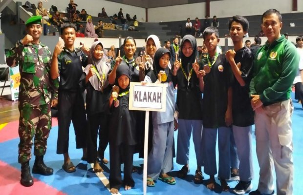 Foto : Atlet pencak silat asal Klalah didamaikan Danramil Kapten Inf Lettu Poniran