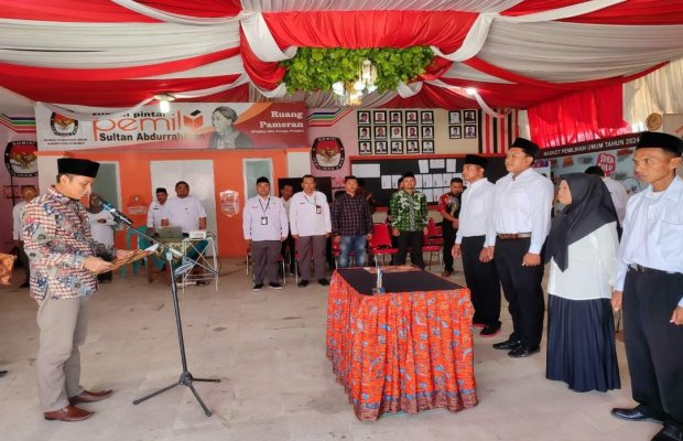 Foto: KPU Sumenep melantik 4 PPS PAW